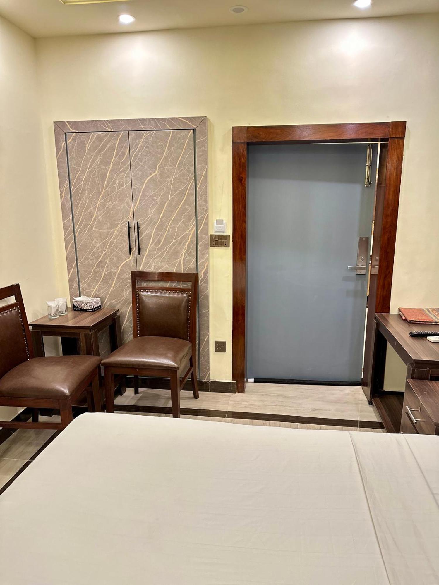 Blue Moon Continental Hotell Islamabad Eksteriør bilde